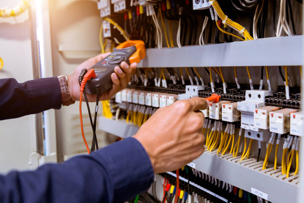 Electrical panel inspection during Ajman property handover