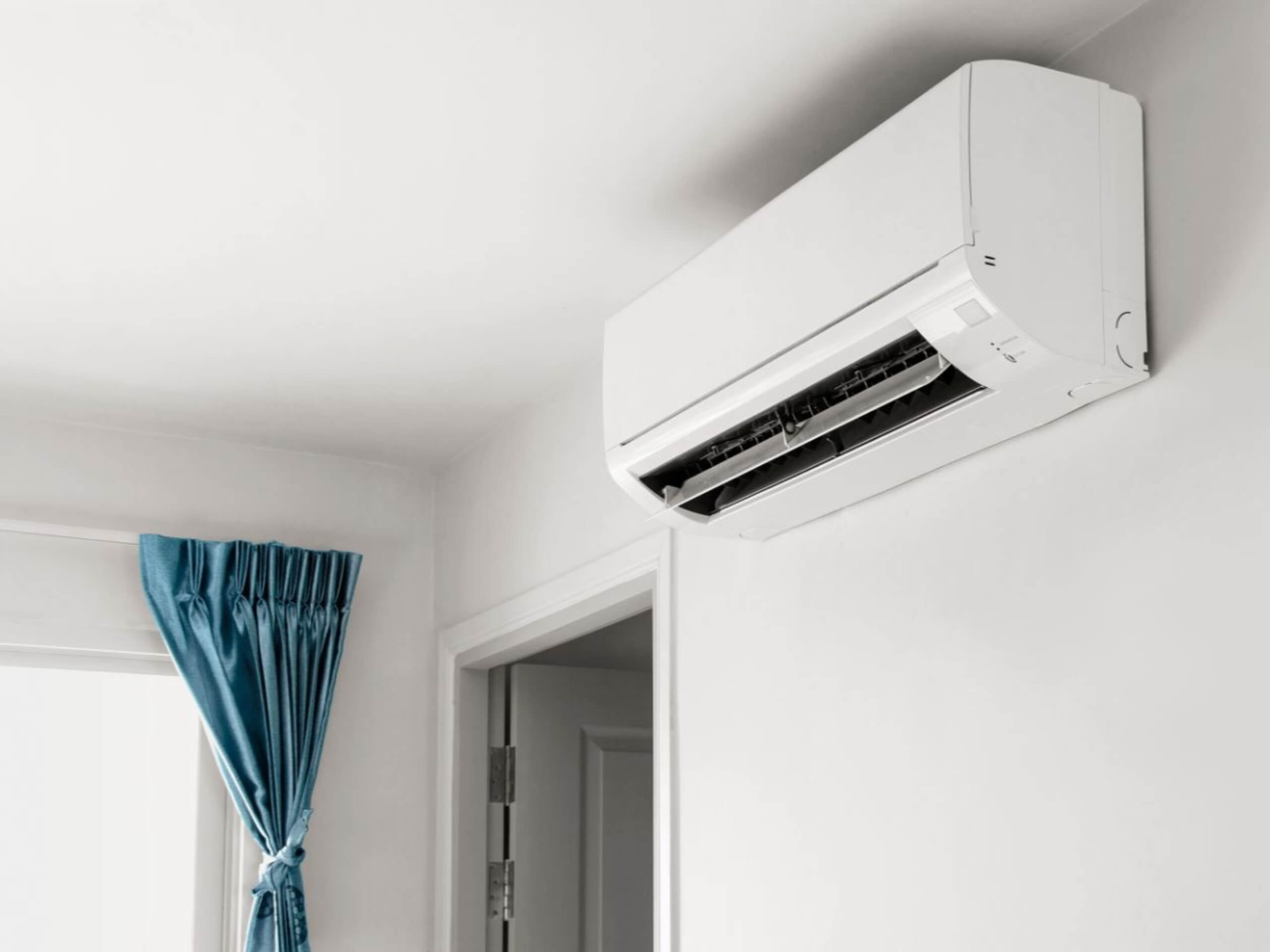 Air conditioning unit inspection in Ajman apartment